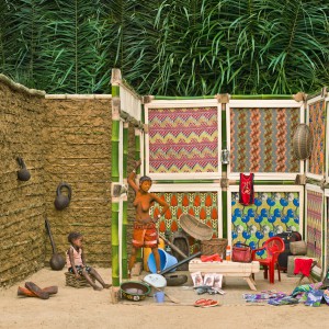 Walé Lokito and her belongings - 5/8