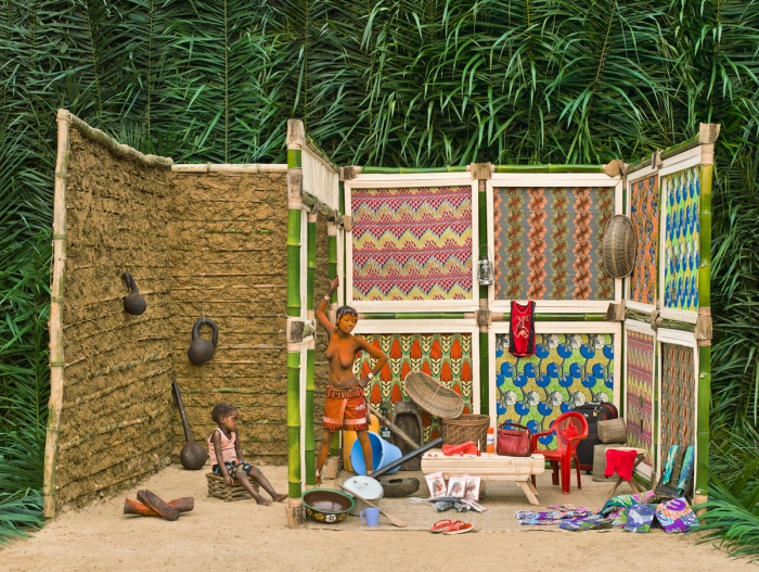 Walé Lokito and her belongings - 5/8